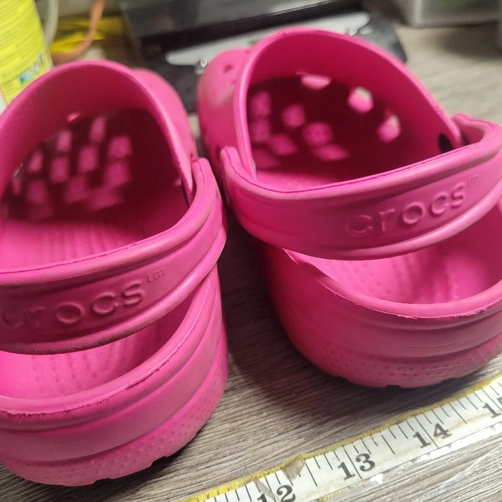 CROCS Pink Shoes Women's Size‎ 7 Mens Size 5